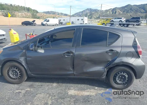 2016 Toyota Prius C One z USA, uszkodzony, nr VIN JTDKDTB38G1139786